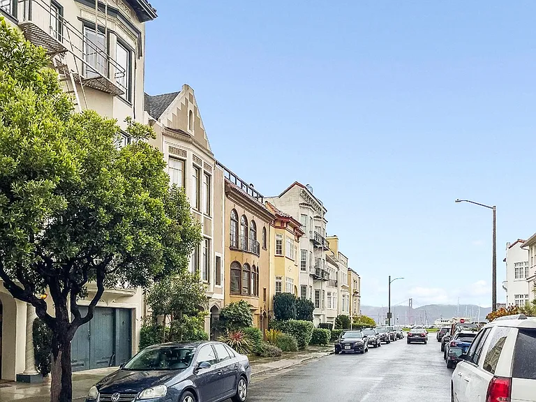 Side exterior view of the apartment building at 55 Casa Way, San Francisco, CA 94123, USA