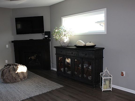 3rd image of 1509 Indigo Dr SE