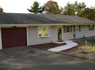 55 New Rd, Kendall Park, NJ 08824