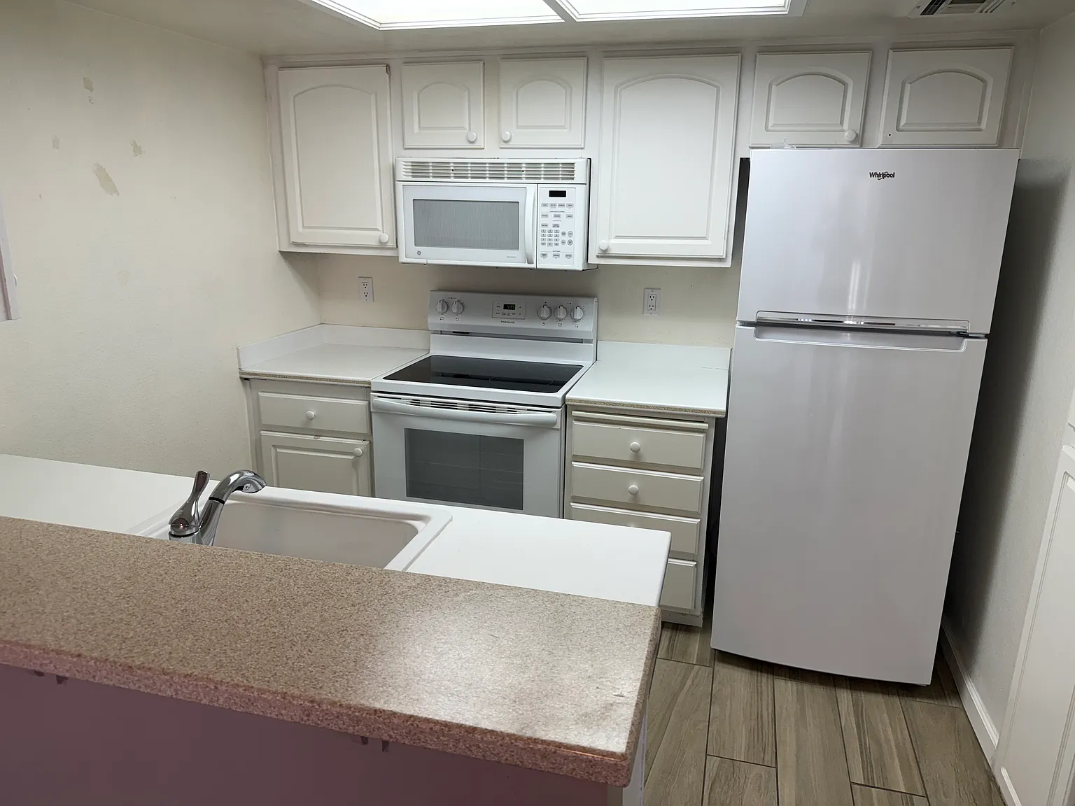 2 bed, 1005 sqft, $1,999 — Photo 4