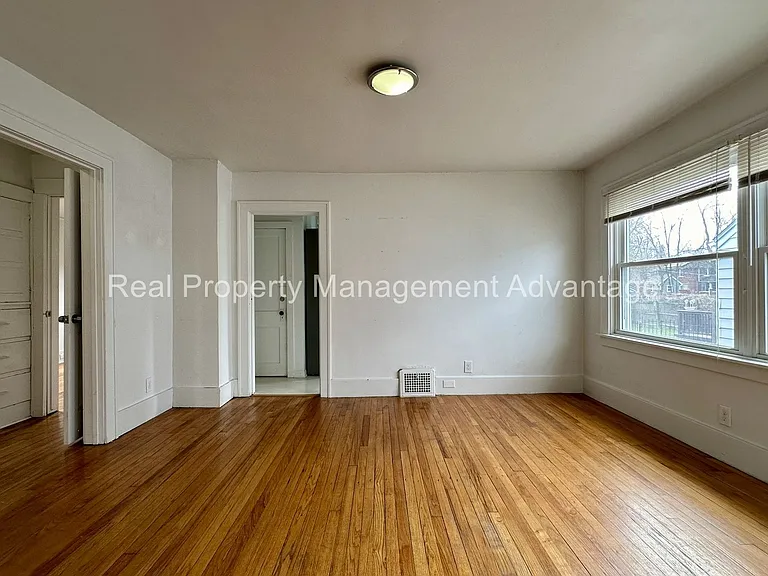 316 Spencer — Photo 17