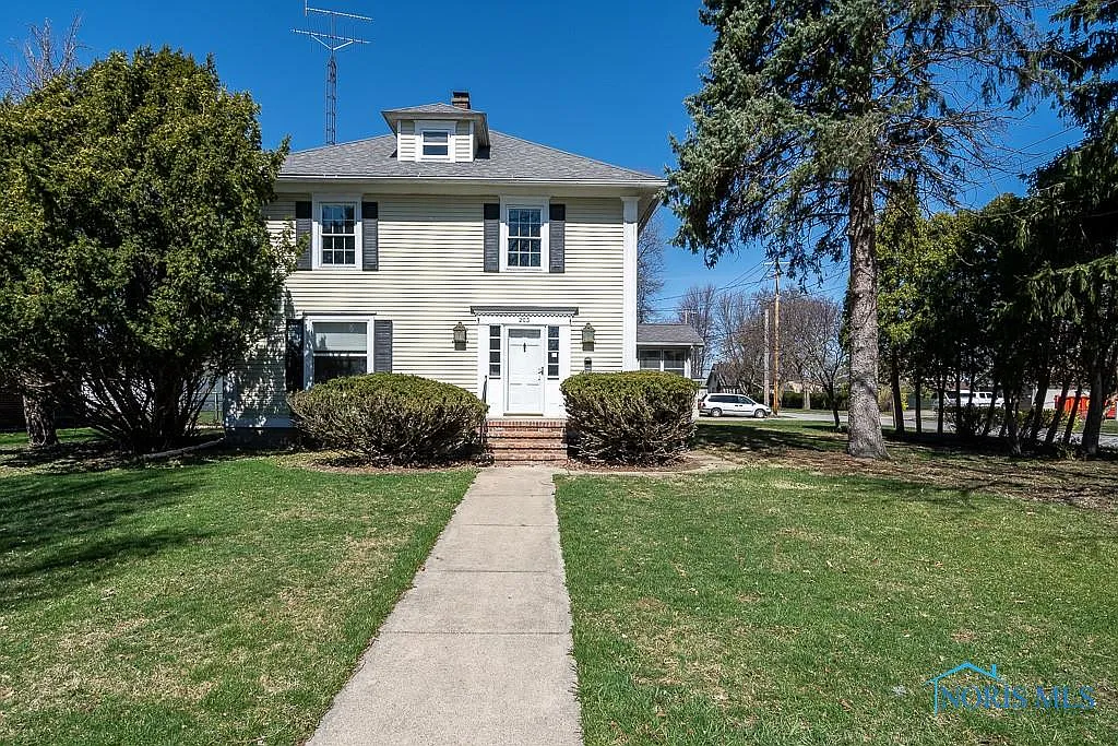 203 W John St photo 1