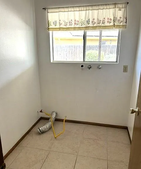 716 Robert Dr — Photo 8