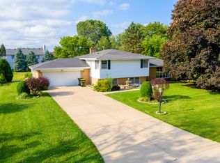 106 Eleanor Dr, Prospect Heights, IL 60070