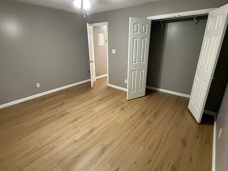 604 Strauss St — Photo 13