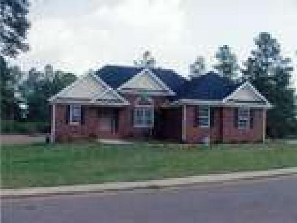 2nd image of 925 Daisy Ln