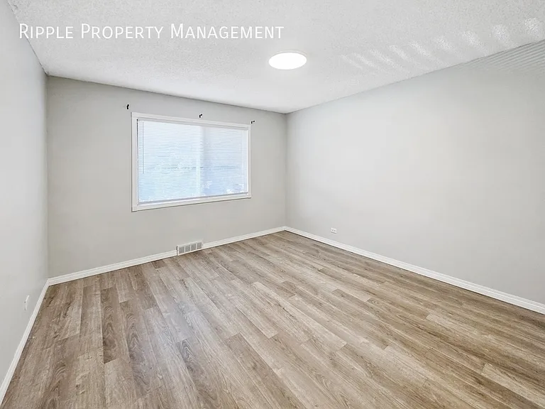 424 32nd Ave NW #UPPER — Photo 15