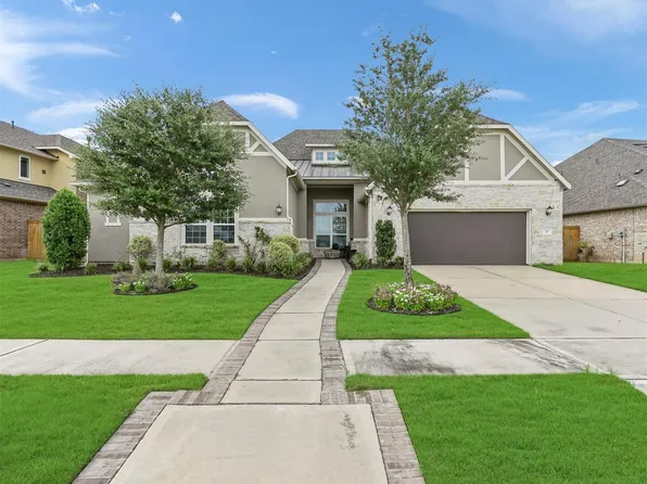 27 Crown Trl, Sugar Land, TX 77498