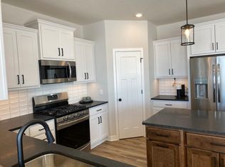 2024 Tamarack Rd, Carver, MN 55315