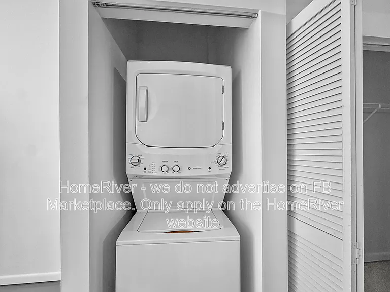 253 NE 2nd St #313 — Photo 3