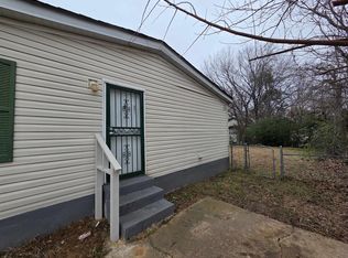 2956 Lake Park Rd, Memphis, TN 38127