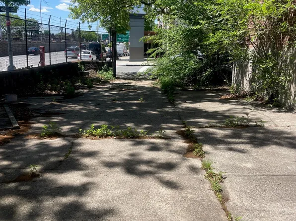 39th street, Sunnyside, NY 11104