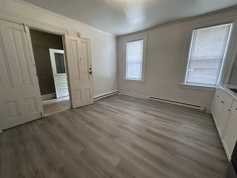 422 W Orange St — Photo 3
