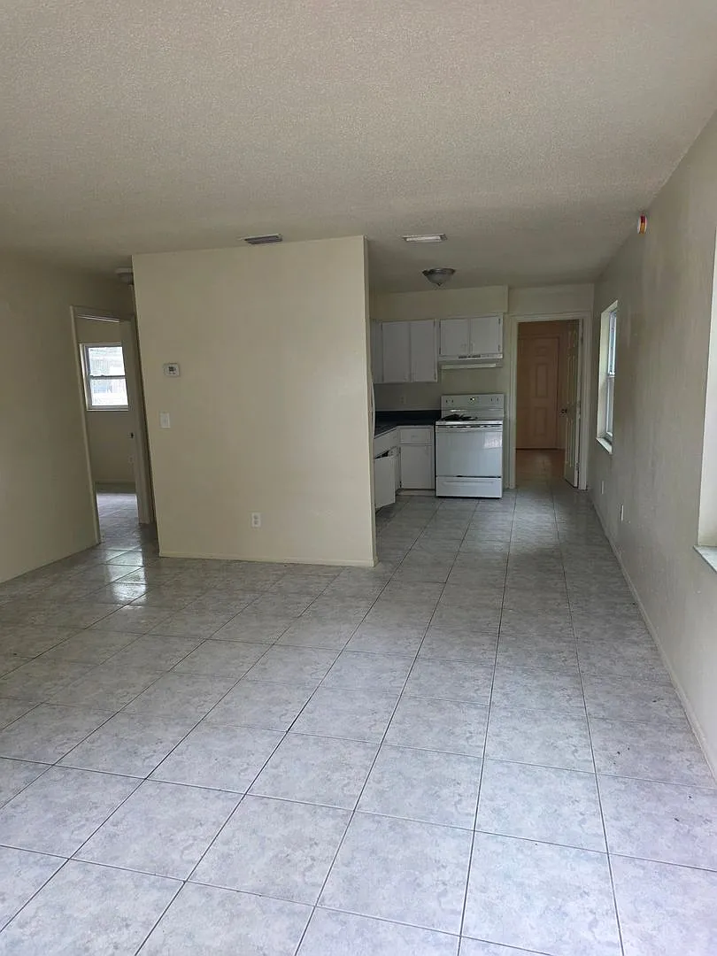 3/2 DUPLEX — Photo 2