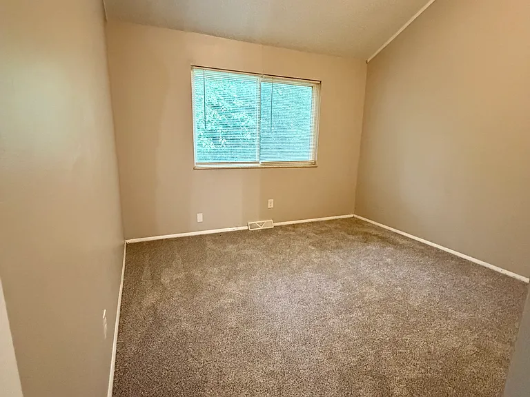1204 Ada St — Photo 11