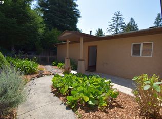 1030 7th St, Brookings, OR 97415