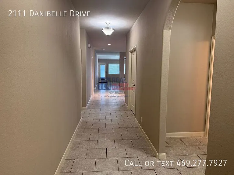 2111 Danibelle Dr — Photo 3