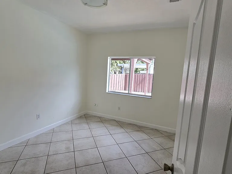 15826 SW 138th Ter — Photo 15