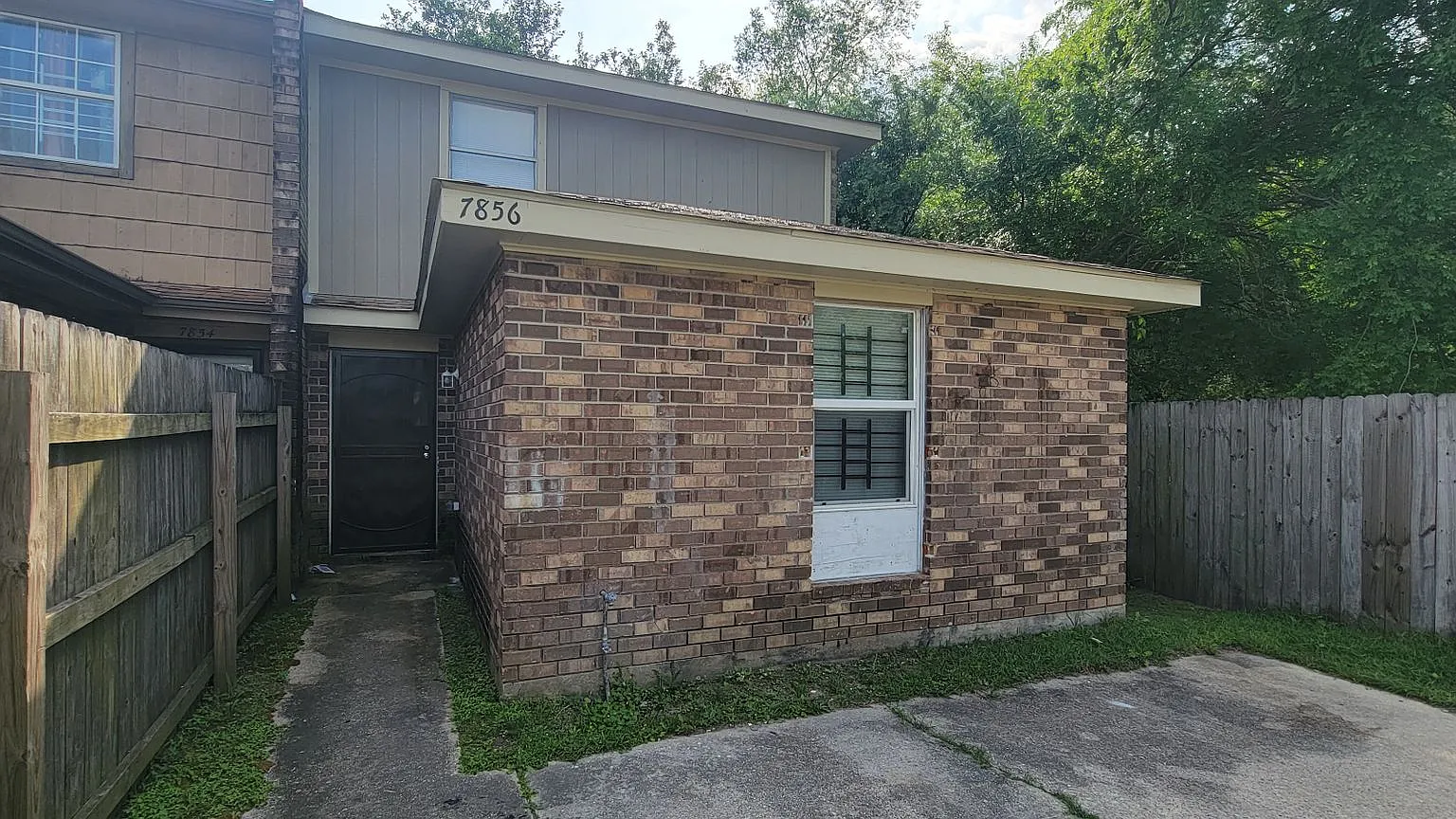 Newly Renovated 3 bedroom 2 bath town home — Photo 1