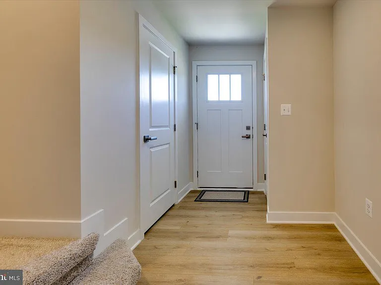 9390 Tanfield Dr — Photo 5