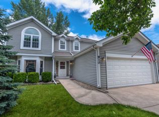 910 Rocky Valley Way, Carol Stream, IL 60188