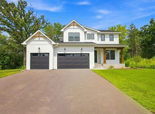2415 Laurie Ct, Roseville, MN 55113