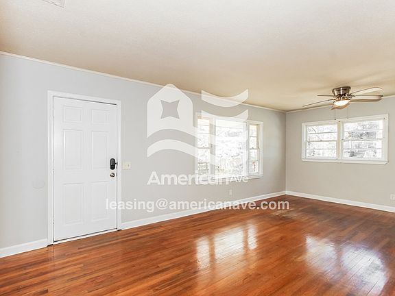 564670_003_living_room_3.jpg