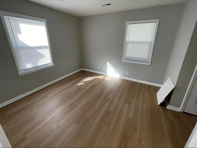 810 S Crestway St — Photo 5