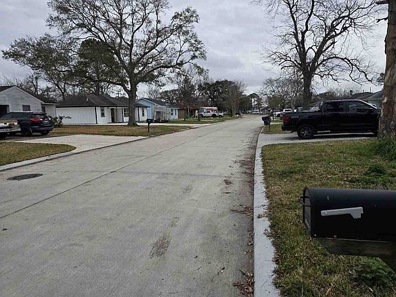 4th image of 1024 Chevy Chase Dr