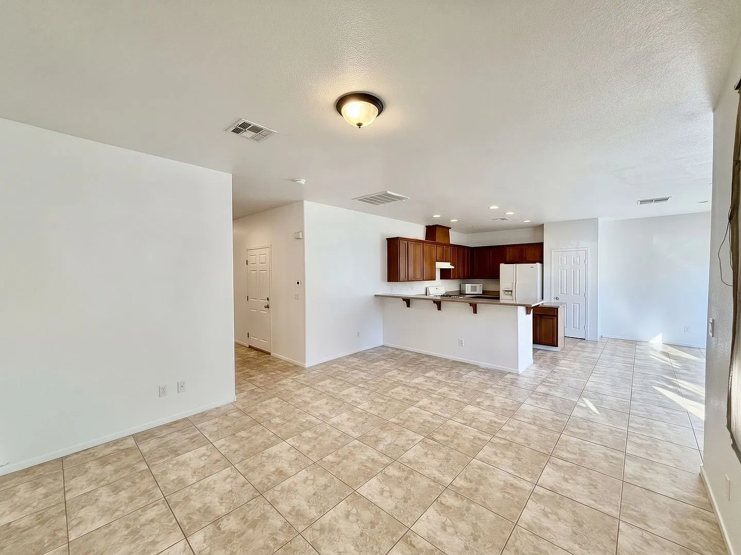 Wonderful house with 4 beds 2.5 baths — Photo 3