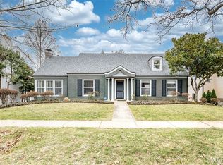 8161 Stratford Dr, Saint Louis, MO 63105