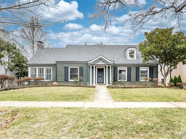 8161 Stratford Dr, Saint Louis, MO 63105