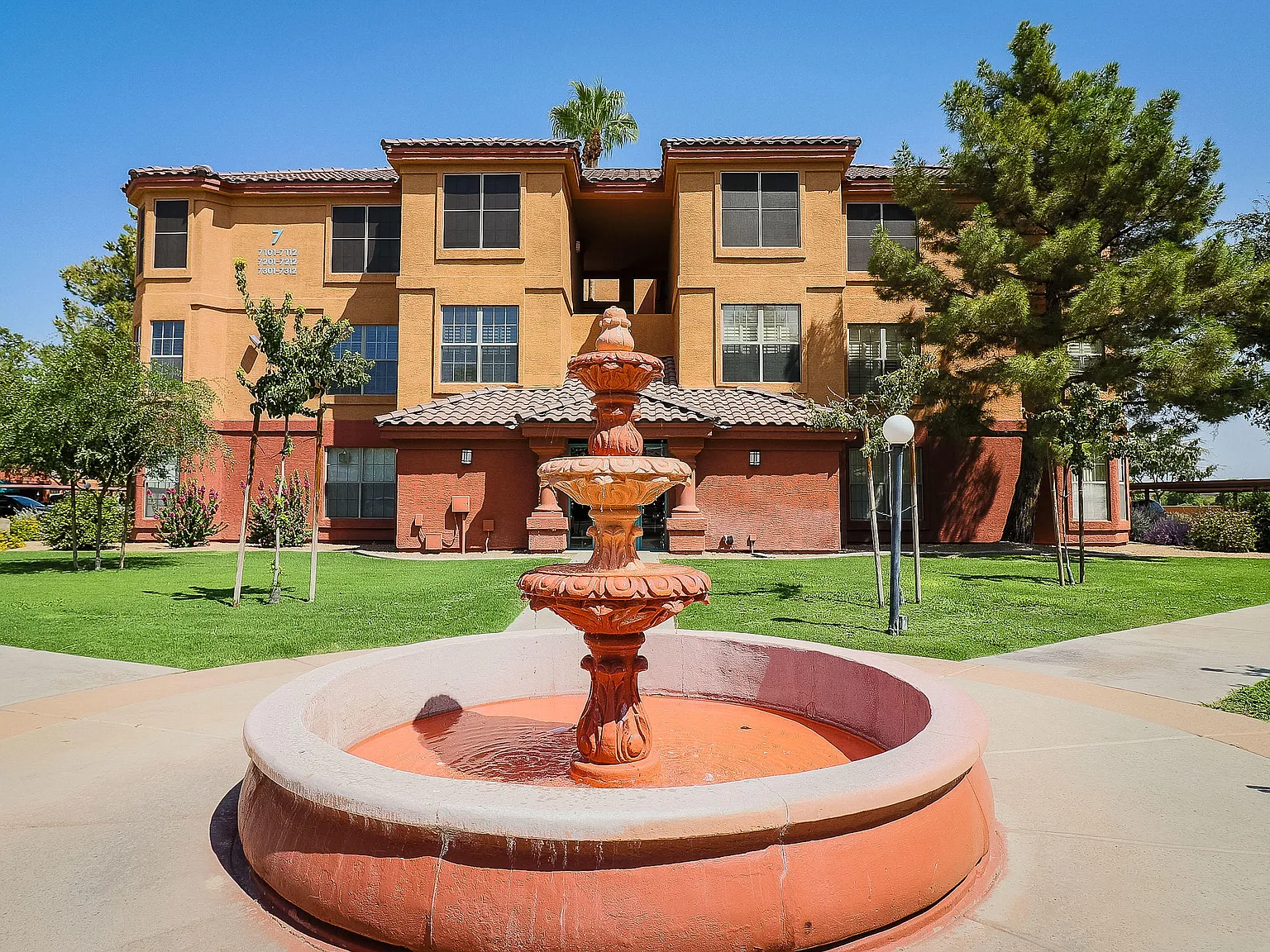 1 bed, 604 sqft, $2,100 — Photo 3