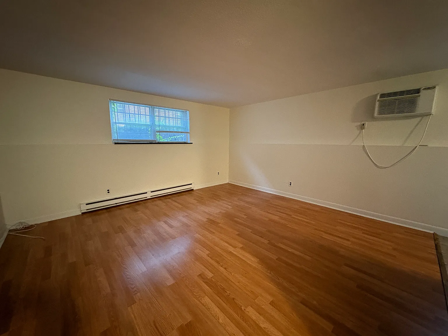 Studio, 300 sqft, $1,600 — Photo 4