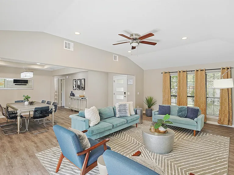 812 Green Brook Dr — Photo 10