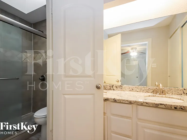 3210 Lake Stream Dr — Photo 13