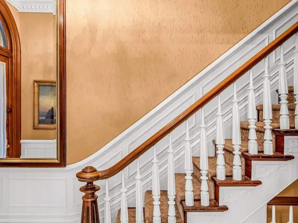 129 East 35th Street image 4 of 25