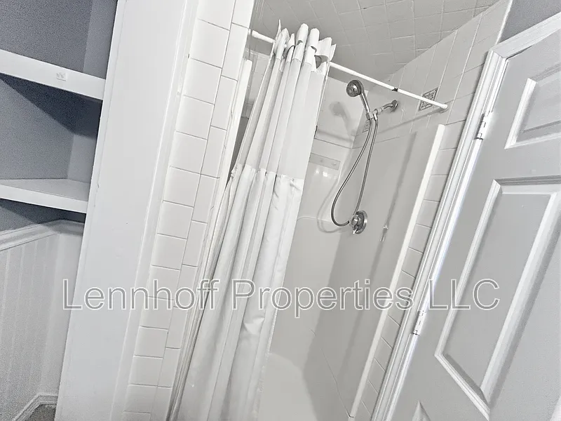 2 bed, 1.0 bath, $2,200 — Photo 3
