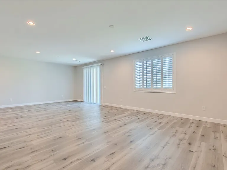 17 Pivot Ave — Photo 3