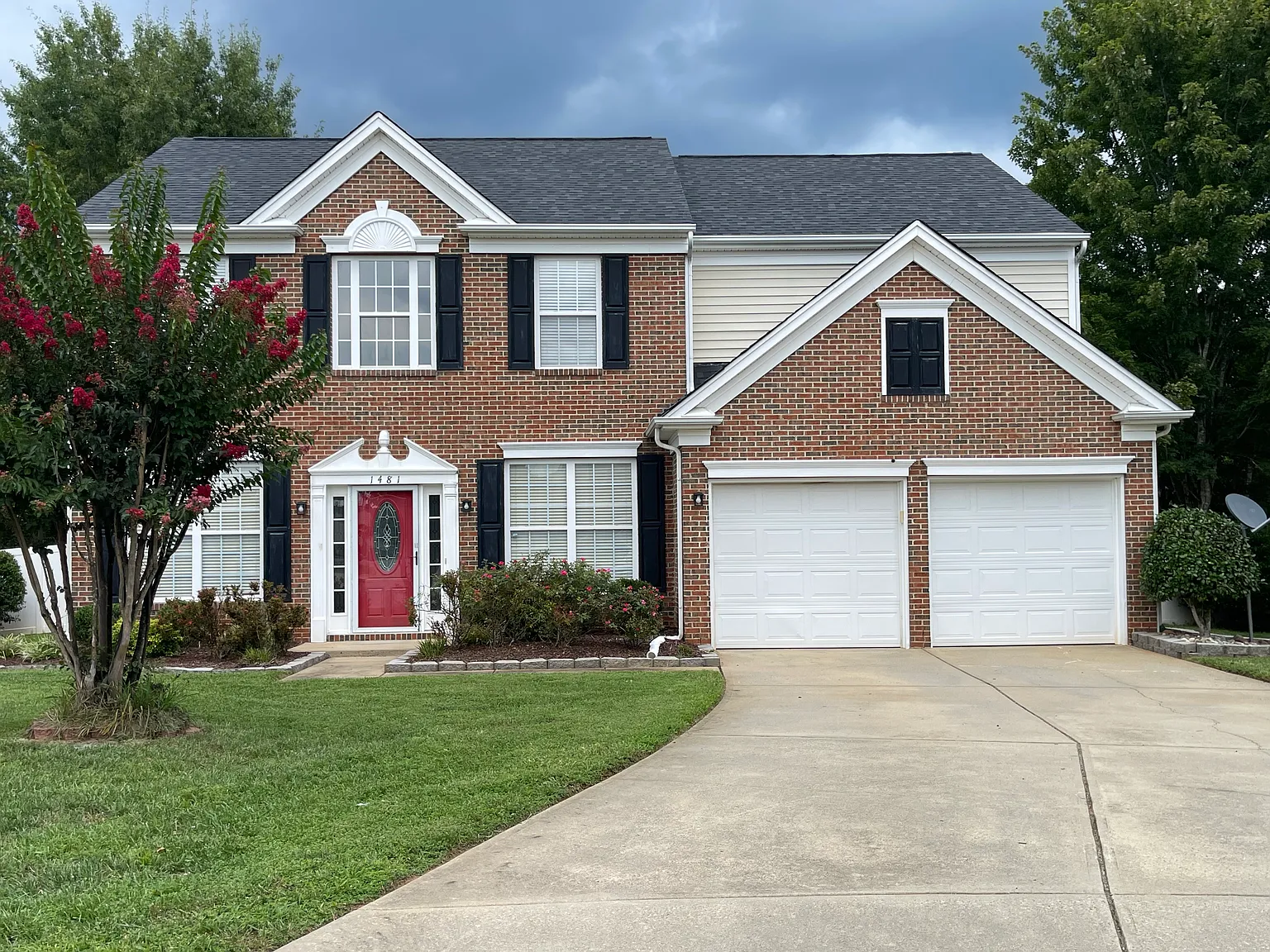 4 bed, 2.5 bath, 2428 sqft, $2,375 — Photo 2