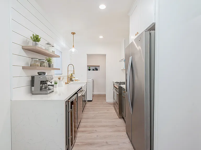 11340 Emelita St — Photo 7