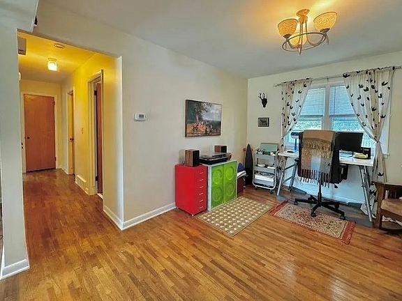 4th image of 203 Orchard St N #1