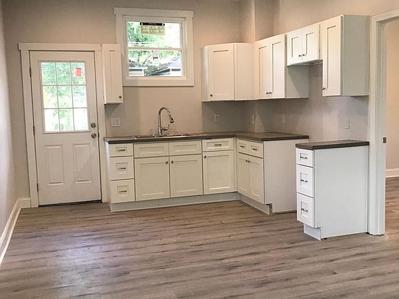 4th image of 801 W Victory Dr