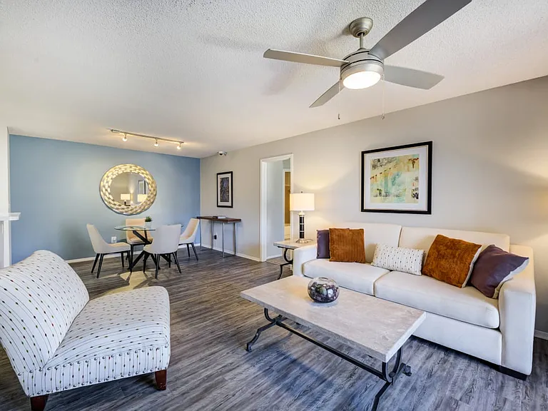 Crestview at Oakleigh Apartments — Photo 9