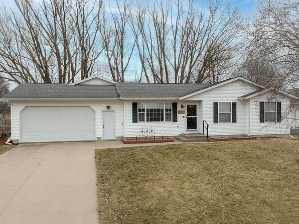 302 Richland Ave, Urbana, IA 52345