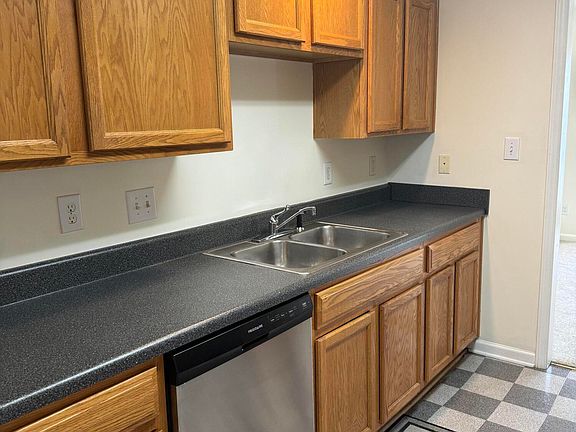 3rd image of 4803 Tanglewood Oaks St