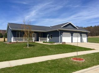1825 Badger Ln, Reedsburg, WI 53959