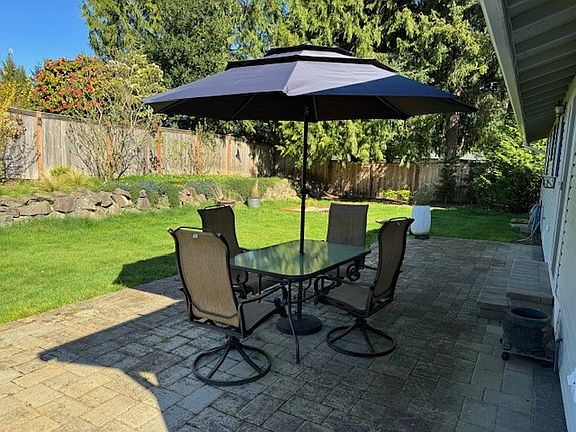 Outdoor furniture included