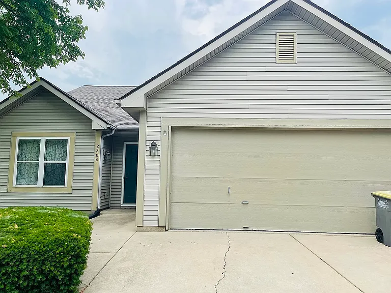 2208 Sandpiper Ct S — Photo 1