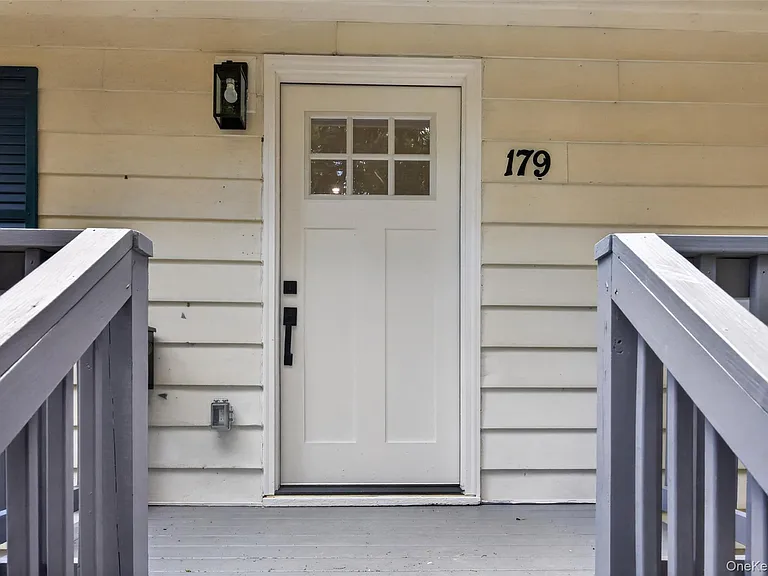 179 Roosevelt Rd — Photo 6